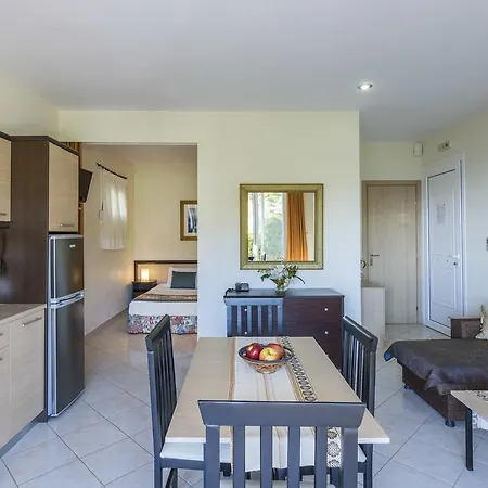 Yolanda Studios Paralia Agias Foteinis Номер фото